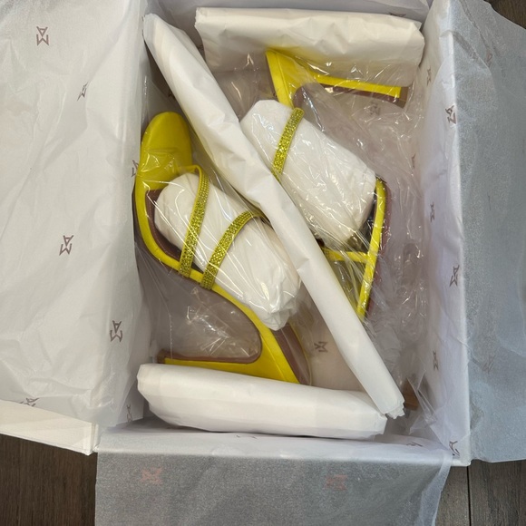 Amina Muaddi Brand New Yellow Crystal sandal. Size 37. - Picture 4 of 5